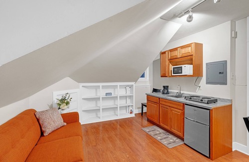 Waverly Condo | NEW! Charming Belmont Condo Near Boston