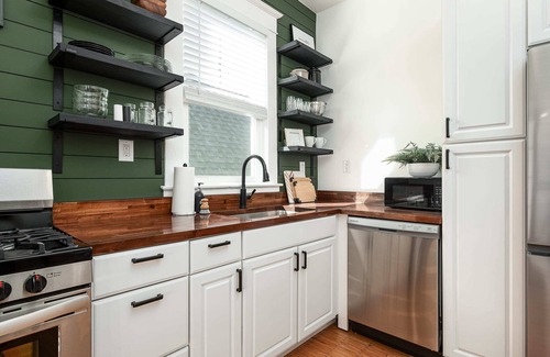 Clifton Apartment | New! Charming City Condo! Walkable & Chic!