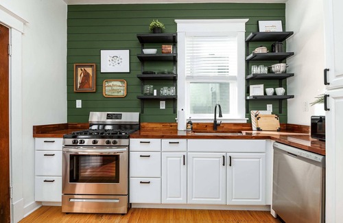 Clifton Apartment | New! Charming City Condo! Walkable & Chic!