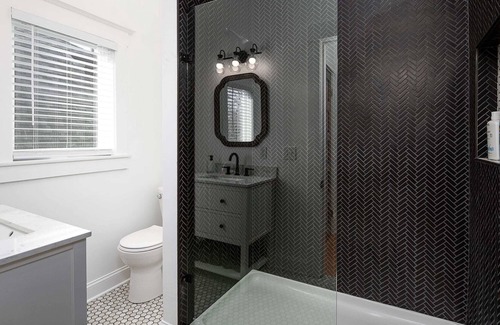 Clifton Apartment | New! Charming City Walk Condo - King bed - DT!