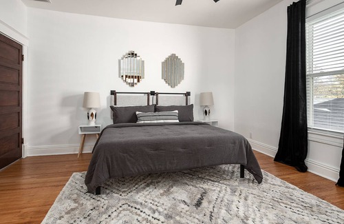Clifton Apartment | New! Charming City Walk Condo - King bed - DT!