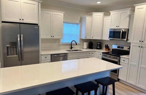 Seneca House | New! Charming New Modern 4/2.5 Home in Clemson SC - Just 5 minutes to Clemson U