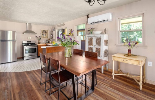 Barnardsville Cottage | New! Charming Oasis on a Trout Stream.