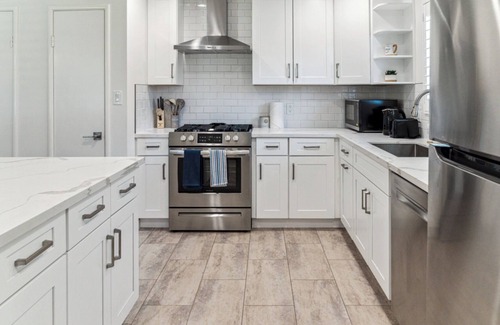 Castro House | NEW! Charming Oasis In Central Silicon Valley ~4beds~ beautiful backyard~