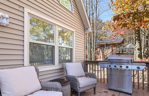 Briar Crest Woods Ski Chalet | NEW!Charming Pocono Chalet w/ gaming loft, close to skiing, private lake, hiking
