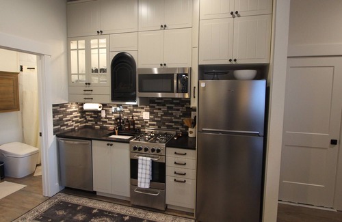 Manito Apartment | New charming South Hill luxury private apartment in ideal location