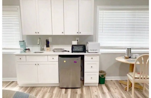Fayetteville House | NEW✯Cheerful & Spacious Studio W/Private Entrance