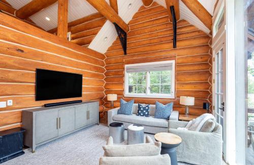Mountain Village House | New! Chic European Style Cabin, Short Walk To Ski home