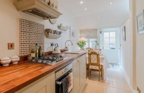 Tetbury House | New Church Cottage - sleeps 4 guests in 2 bedrooms