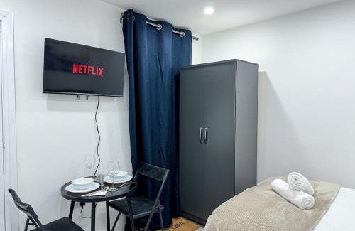 Adamsdown Apartment | New City Centre Gem 1-Bedroom Flat with Free Parking