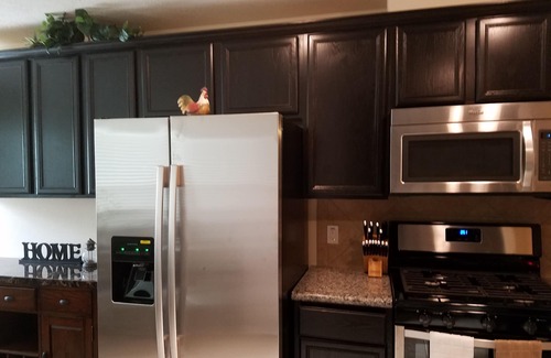 Central Southwest House | New Comfortable and Stylish Vacation Rental for your Family/Company Stay