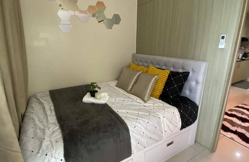 San Andres Bukid Condo | New Condo near MOA w/city view and balcony. Sunset in the privacy of your room!