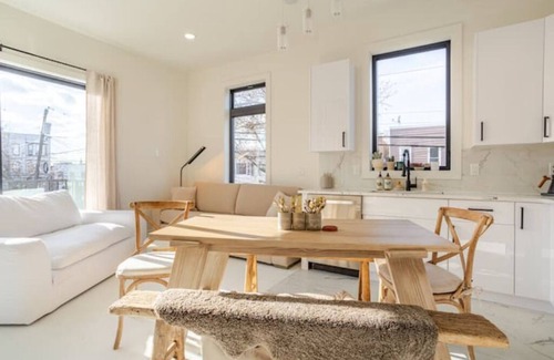 The Heights House | NEW CONSTRUCTION TOWNHOUSE nNYC IN 15 MIN-ON-SITE PARKING-ORGANIC BEDDING+MORE