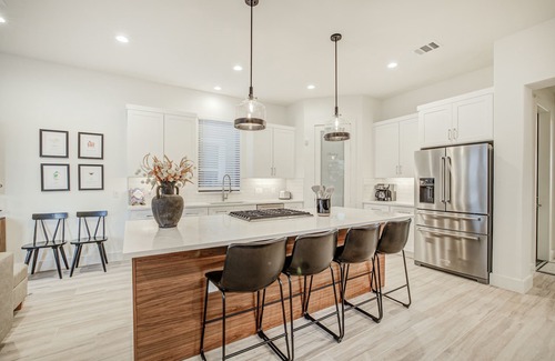 Mahncke Park House | New Construction with Temperature Controlled Private Pool Near Pearl/Riverwalk