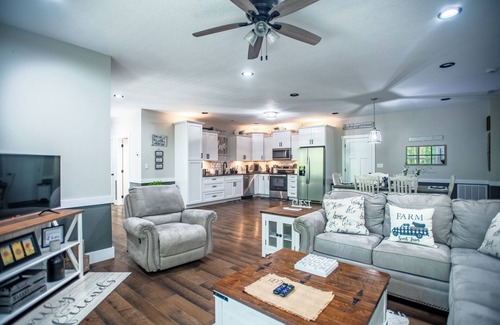 Asheville House | New Construction with Hot Tub!