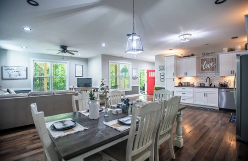 Asheville House | New Construction with Hot Tub!
