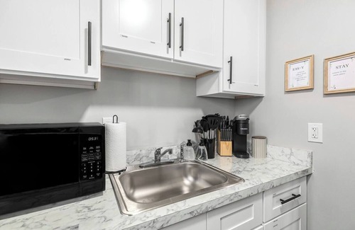 Highland Park Apartment | New! Contemporary 1BR Haven, Private & Pristine