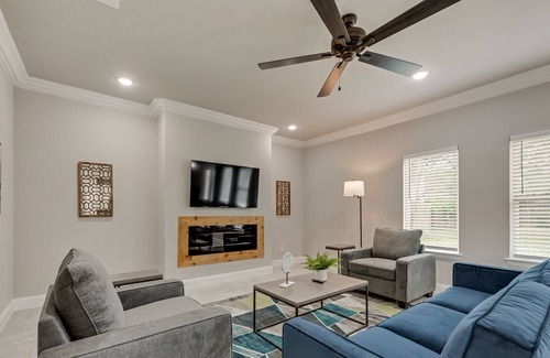 Haltom City House | New Contemporary Home - Bright & Spacious!