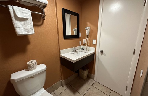 Victorville Hotel | New Corral Motel