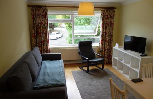 Runnymede House | NEW Cosy 2 Bedroom Flat - Englefield Green
