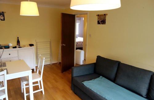 Runnymede House | NEW Cosy 2 Bedroom Flat - Englefield Green