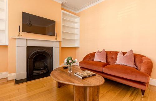 Brondesbury Park Apartment | New! Cosy 2BR Victorian Flat, Zone 2, Mins to Tube