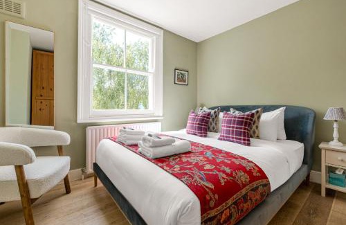 Brondesbury Park Apartment | New! Cosy 2BR Victorian Flat, Zone 2, Mins to Tube