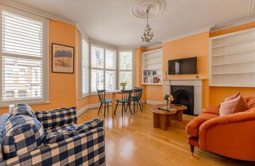 Brondesbury Park Apartment | New! Cosy 2BR Victorian Flat, Zone 2, Mins to Tube