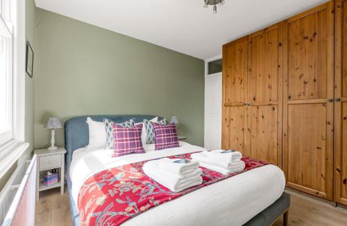 Brondesbury Park Apartment | New! Cosy 2BR Victorian Flat, Zone 2, Mins to Tube