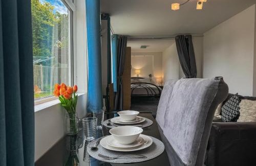 Bredhurst Apartment | New! Cosy Garden Home, Free Parking With Smart TV & Perfect Motorway Access