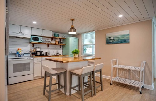 Folly Field Cottage | New Cottage: 4th row & fully fenced back yard!