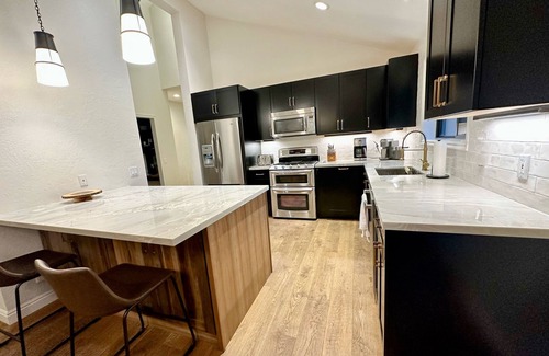 South Snyderville Basin House | NEW COVERED PATIO WITH HOTTUB! Large private 5 bdrm across from Canyon's.