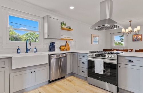 Dean Highland House | NEW! Cowboy Pool+ 2 Kings + Sleeps 12 + Group Trip