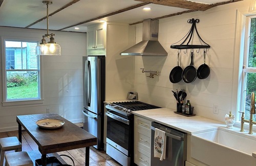 South Londonderry House | New! Cozy 4bedroom autumn and winter retreat in the heart of S. Londonderry, VT