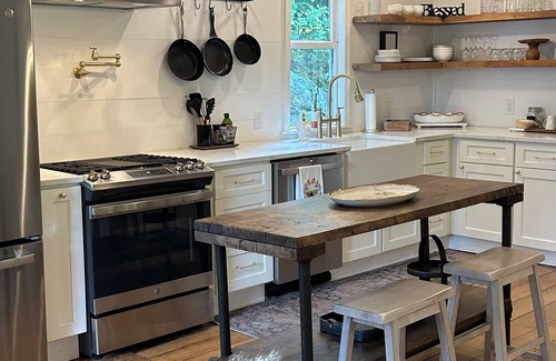 South Londonderry House | New! Cozy 4bedroom autumn and winter retreat in the heart of S. Londonderry, VT