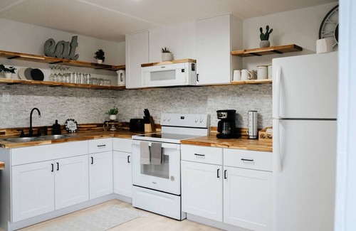 Laconia Apartment | NEW Cozy and Modern unit with HOT TUB