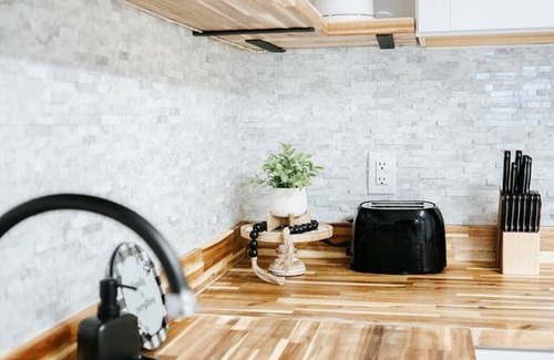 Laconia Apartment | NEW Cozy and Modern unit with HOT TUB