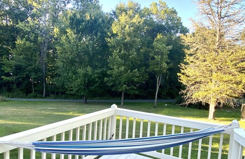 Thompson Ridge Apartment | *NEW* Cozy Apt With Large Outdoor Space, Sleeps 4, Close to Hiking And Wineries