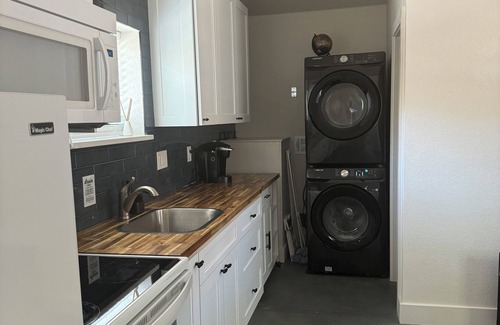 Berkeley House | NEW! Cozy Berkeley Bungalow, walking distance to 25+ shops & eateries!