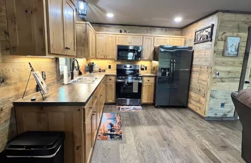 State Road Cabin | New Cozy Cabin in the Blue Ridge Mountains, Wineries, Private & Secluded