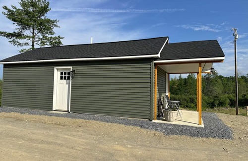 Oakland Cabin | NEW Cozy Cabin located in Oakland tucked away in a peaceful wooded scene.