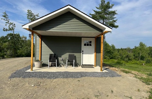Oakland Cabin | NEW Cozy Cabin located in Oakland tucked away in a peaceful wooded scene.