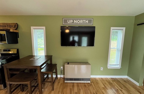 West Stewartstown Cabin | New Cozy Cabin w/Direct ATV & Snowmobile access