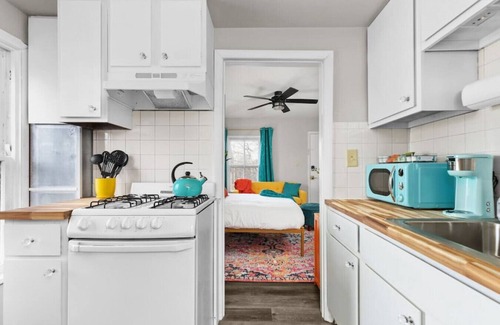 Neenah Apartment | NEW|Cozy|Chic|Historic|Studio