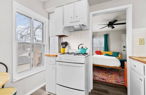 Neenah Apartment | NEW|Cozy|Chic|Historic|Studio