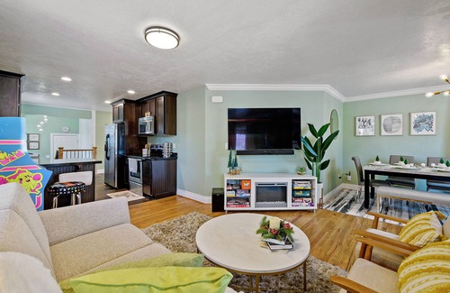 East Central House | ✨ New Cozy family-friendly home w Hot Tub in Salt Lake City | Sugarhouse ✨