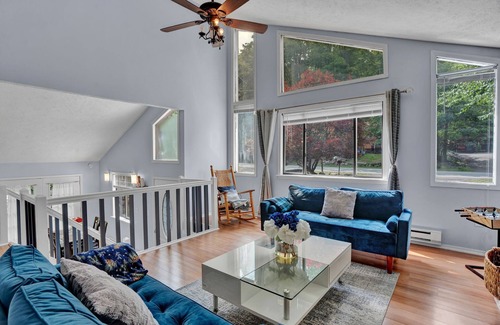 Tobyhanna Villa | NEW! Cozy home with Jacuzzi and Fire Pit in Pocono!