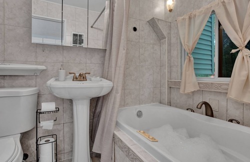 Tobyhanna Villa | NEW! Cozy home with Jacuzzi and Fire Pit in Pocono!