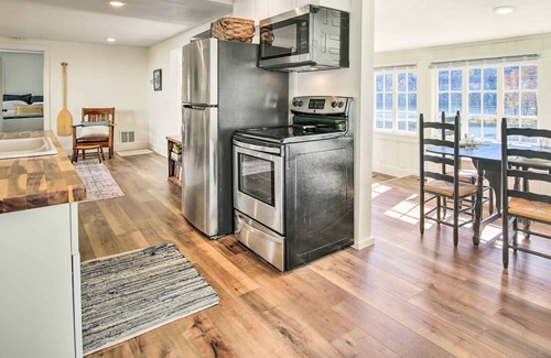 Rockaway Beach Cottage | NEW! Cozy Lakeside Cottage ~ 11 Mi to Dtwn Branson