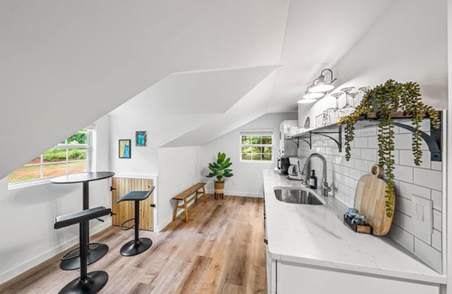 Kodak Apartment | NEW! Cozy Loft w/King Bed Near Gatlinburg/Pigeon Forge/Knoxville